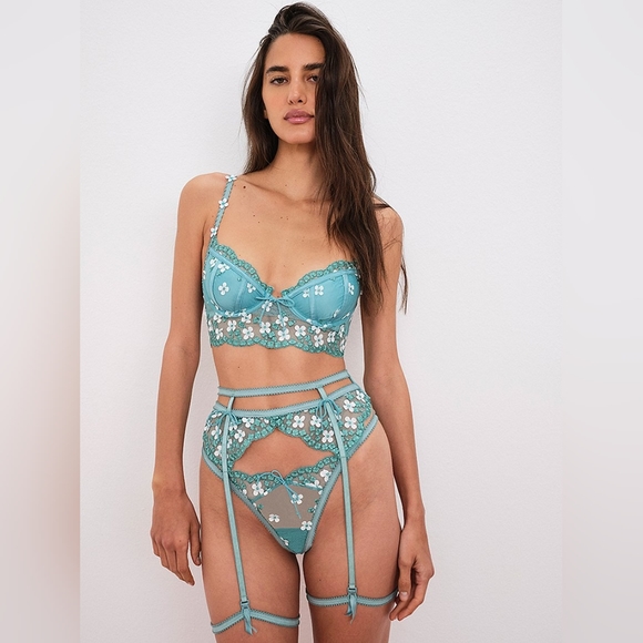 D5. NWT FOR LOVE AND LEMONS DAISY EMBROIDERED GARTER BELT - Picture 2 of 7